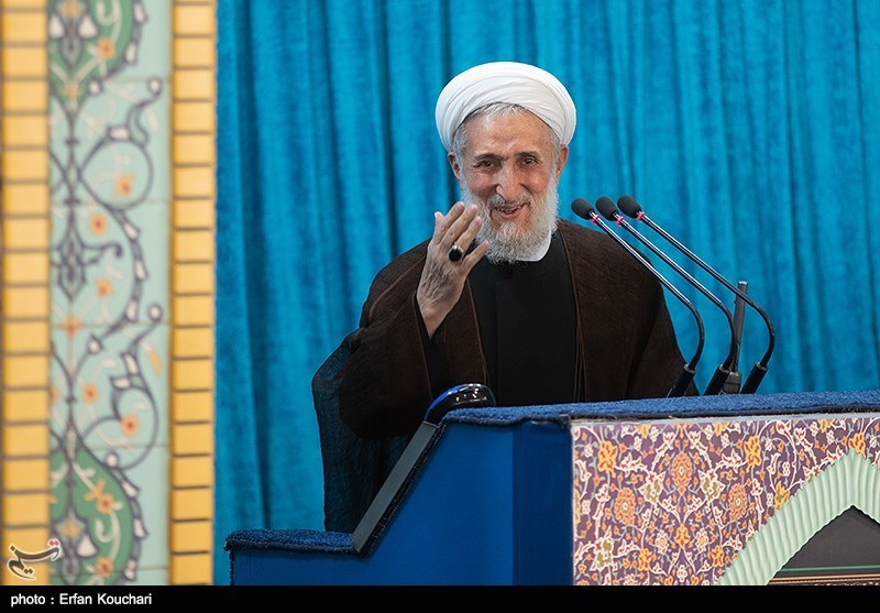 خطیب جمعة طهران: الشعب الإیرانی أفشل مؤامرات الاعداء