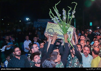 نمایشگاه یادیاران به مناسبت هفته دفاع مقدس در جوار پیکر مطهر یک شهید گمنام در بوستان کوثر محله خراسان