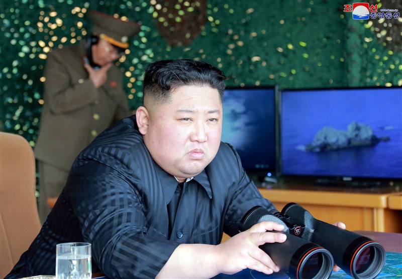 نظارت رهبر کره شمالی بر یک عملیات هوایی+عکس