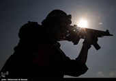 برافراشته‌شدن پرچم امام حسین (ع) بر فراز مرز ایران و عراق+فیلم