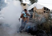 درگیری پلیس با پناهندگان بعد از وقوع آتش سوزی در اردوگاه موریای یونان