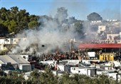 پلیس یونان پناهندگان معترض را با گاز اشک آور متفرق کرد