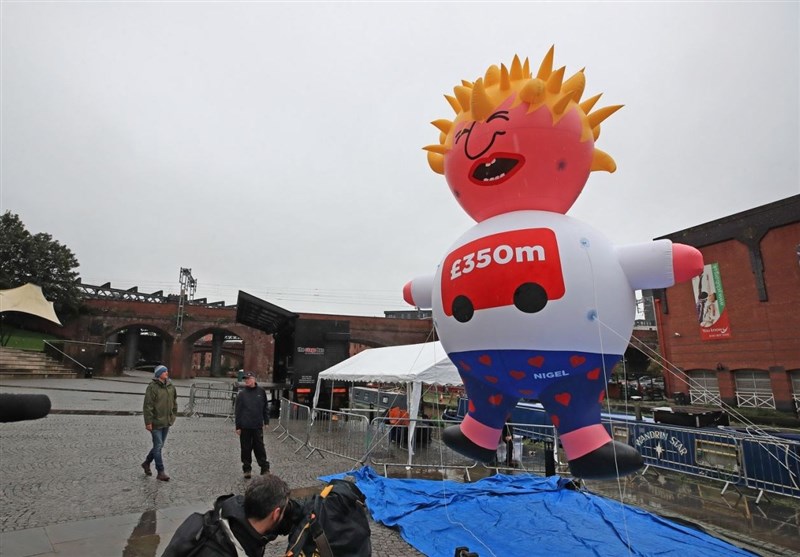 'Boris Blimp' Inflated during Reject Brexit March (+Video)
