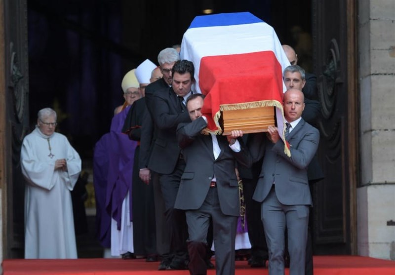 French People Pay Last Respects to Ex-President Jacques Chirac (+Video)