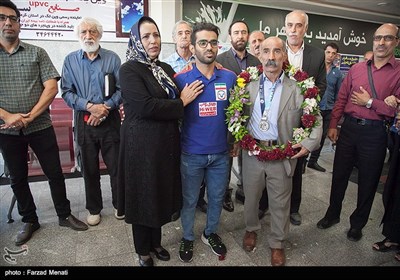مراسم استقبال از حافظ قشقایی قهرمان وزنه برداری جهان در فرودگاه شهید اشرفی اصفهانی