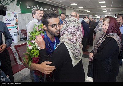 مراسم استقبال از حافظ قشقایی قهرمان وزنه برداری جهان در فرودگاه شهید اشرفی اصفهانی