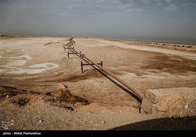 یک سوم تالاب مرزی هورالعظیم در جنوب غربی خوزستان، در ایران و دو سوم آن در عراق است.