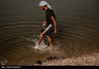 یک سوم تالاب مرزی هورالعظیم در جنوب غربی خوزستان، در ایران و دو سوم آن در عراق است.