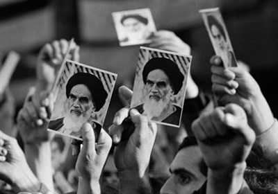  تجمع ۶ هزار نفری مردم شیراز در آذرماه ۵۷؛ طنین‌انداز شدن شعار "جاوید حکومت اسلامی" 
