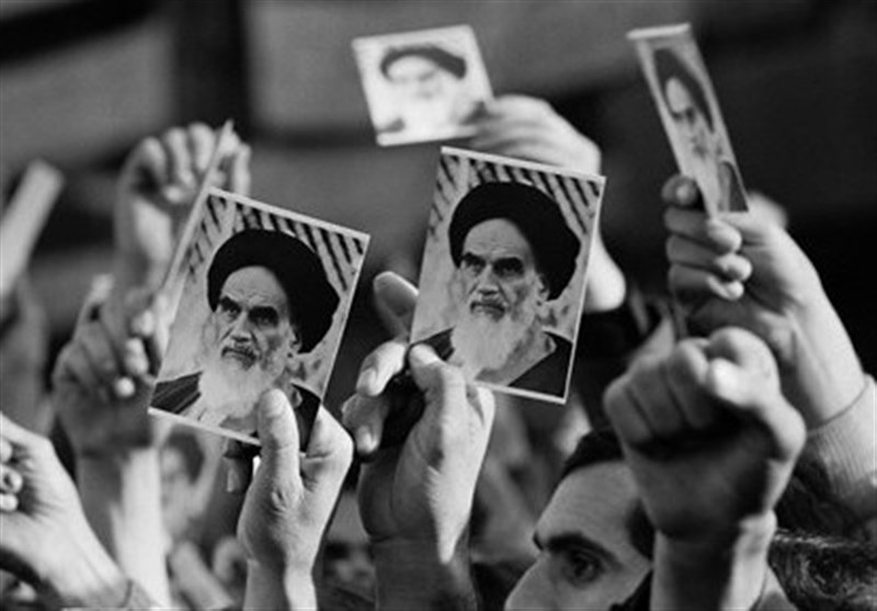 تجمع 6 هزار نفری مردم شیراز در آذرماه 57؛ طنین‌انداز شدن شعار &quot;جاوید حکومت اسلامی&quot;