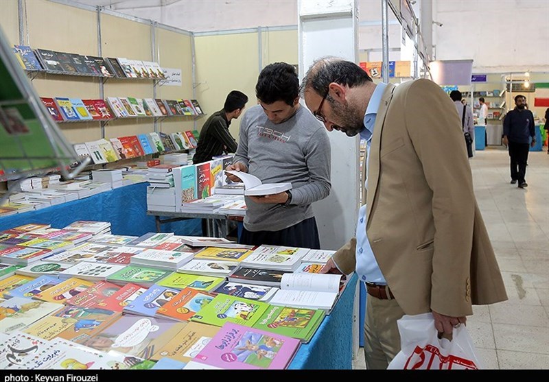 نمایشگاه تخصصی کتاب در دادگستری استان کردستان برپا شد