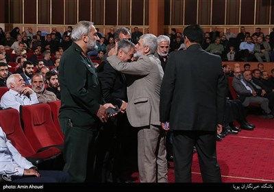پدر شهید دانشمند هسته ای مصطفی احمدی روشن در مراسم چهارمین سالگرد شهید حاج حسین همدانی