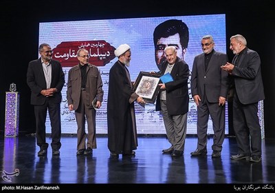تقدیر و اهدای لوح یادبود به صلاح زواوی سفیر فلسطین در ایران