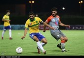 دیدار تیم‌های فوتبال صنعت نفت و سایپا - آبادان