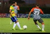 دیدار تیم‌های فوتبال صنعت نفت و سایپا - آبادان