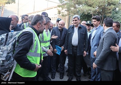 پیروز حناچی شهردار تهران در مراسم بدرقه 1400 داوطلب شهرداری تهران، برای خدمت‌رسانی در مراسم اربعین 