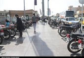 آشفته‌بازار موتورسیکلت‌ها در معابر شهر قم به روایت تصویر