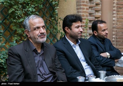 حضور احمد مسجد جامعی در مراسم تقدیر از احیا‌کنندگان خانه‌های قدیمی منطقه 11 تهران 