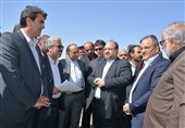بازدید وزیر تعاون از مجتمع گلخانه‌ای و پرورش شترمرغ پرواری شهرستان سرایان‌