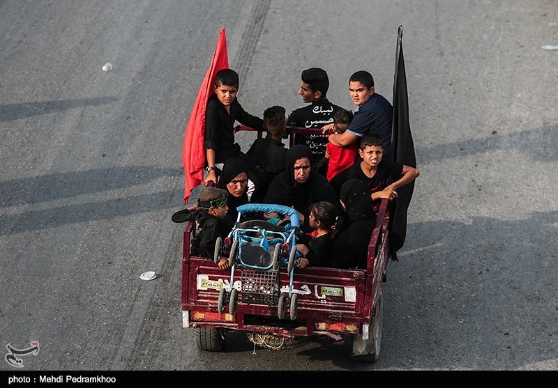 Large Caravan of Arbaeen Pilgrims Leave Iran for Iraq