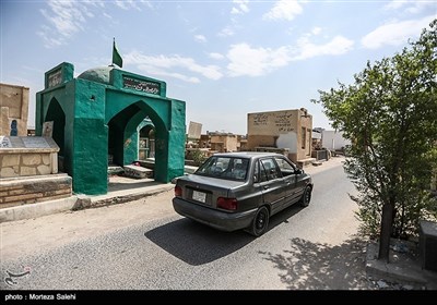  در قبرستان وادی‌السلام بسیاری از نامداران و شخصیت‌های دینی دفن شده اند. 