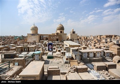  در قبرستان وادی‌السلام بسیاری از نامداران و شخصیت‌های دینی دفن شده اند. 