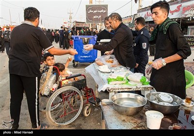 حال هوای موکب ها و حضور پور شور زائران ابا عبدالله حسین (ع)در پیاده روی اربعین در مرز شلمچه