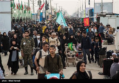 حال هوای موکب ها و حضور پور شور زائران ابا عبدالله حسین (ع)در پیاده روی اربعین در مرز شلمچه