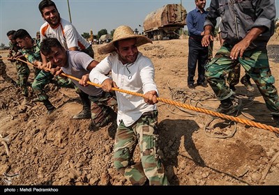 پل ارتباطی دهستان عنافچه به شهر ملاثانی فروردین ماه امسال به دلیل جاری شدن سیل دچار آسیب و قطعات این پل شناور از یکدیگر جدا شد