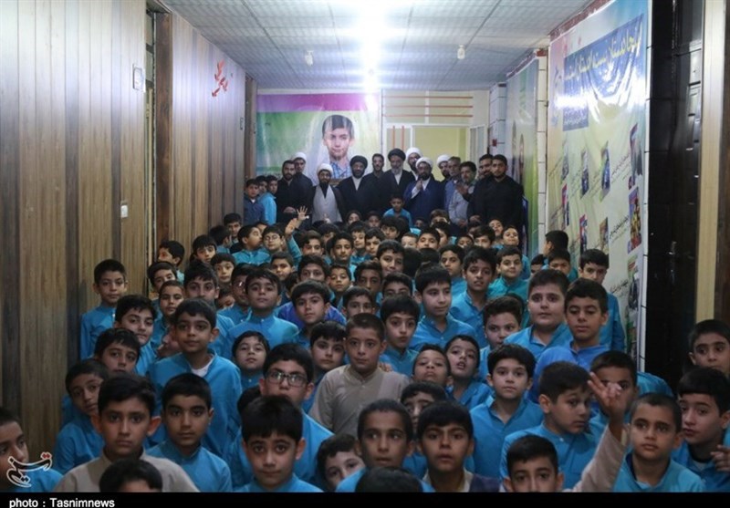 حضور صمیمی نماینده ولی فقیه خوزستان در جمع دانش‌آموزان &quot;ادبستان&quot; + تصاویر