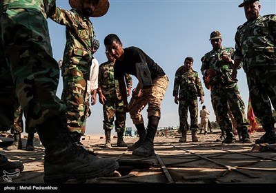 پل ارتباطی دهستان عنافچه به شهر ملاثانی فروردین ماه امسال به دلیل جاری شدن سیل دچار آسیب و قطعات این پل شناور از یکدیگر جدا شد و چندین بار این پل مورد ترمیم قرار گرفت اما در نهایت با غرق شدن قطعاتی از این پل راه ارتباطی مردم دهستان عنافچه به شهر ملاثانی این شهرستان قطع شد و مردم این منطقه 7ماه است که برای تردد از قایق استفاده می کنند رودخانه کارون از کنار دهستان عنافچه عبور می کند و این دهستان را از مرکز شهرستان باوی (شهر ملاثانی) جدا می کند