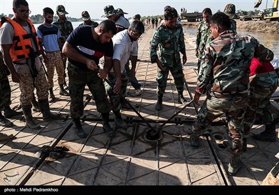 پل ارتباطی دهستان عنافچه به شهر ملاثانی فروردین ماه امسال به دلیل جاری شدن سیل دچار آسیب و قطعات این پل شناور از یکدیگر جدا شد و چندین بار این پل مورد ترمیم قرار گرفت اما در نهایت با غرق شدن قطعاتی از این پل راه ارتباطی مردم دهستان عنافچه به شهر ملاثانی این شهرستان قطع شد و مردم این منطقه 7ماه است که برای تردد از قایق استفاده می کنند رودخانه کارون از کنار دهستان عنافچه عبور می کند و این دهستان را از مرکز شهرستان باوی (شهر ملاثانی) جدا می کند