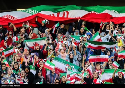 تماشاگران دیدار تیم‌های ملی فوتبال ایران و کامبوج