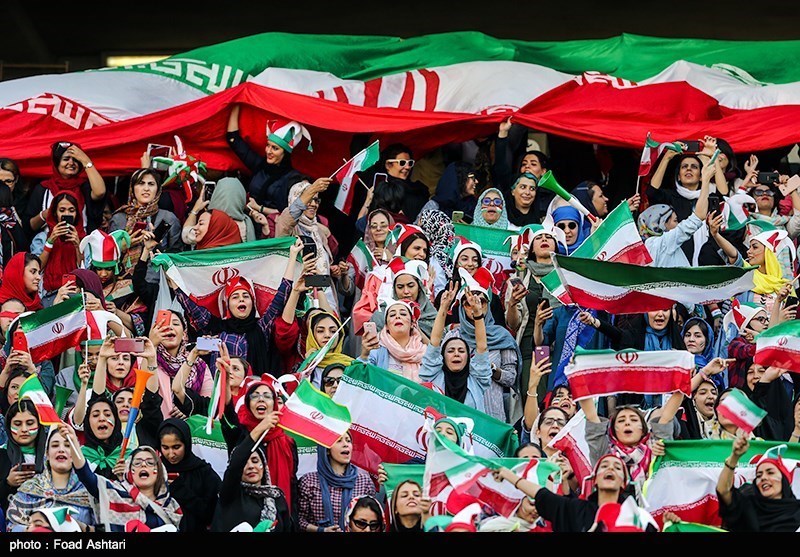 حضور 500 نفره بانوان در دیدار استقلال - مس کرمان