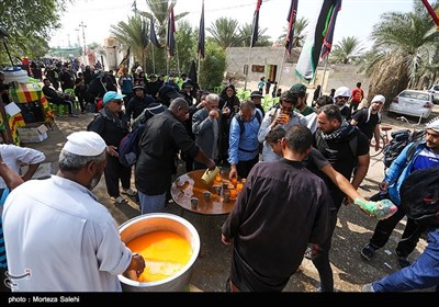 Shiites Making Way to Karbala to Mark Arbaeen