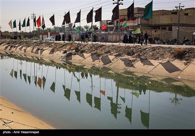 Pilgrims Stream towards Karbala on Foot from Najaf 