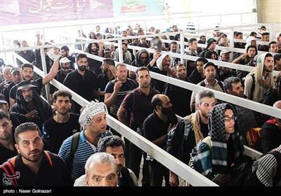 Iranian Pilgrims Crossing Mehran Border for Attending Arbaeen