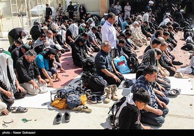 Iranian Pilgrims Crossing Mehran Border for Attending Arbaeen