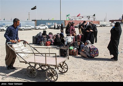 Iranian Pilgrims Crossing Mehran Border for Attending Arbaeen