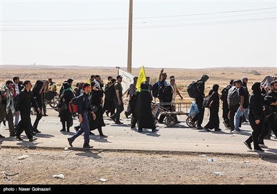 Iranian Pilgrims Crossing Mehran Border for Attending Arbaeen