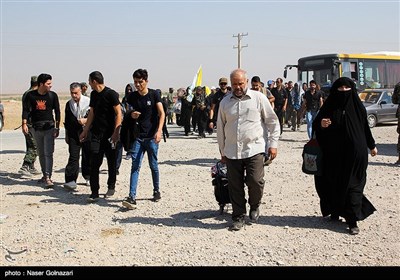 Iranian Pilgrims Crossing Mehran Border for Attending Arbaeen