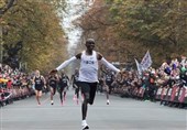 تاریخ‌سازی ورزشکار کنیایی با شکستن غیر رسمی رکورد دوی ماراتن جهان