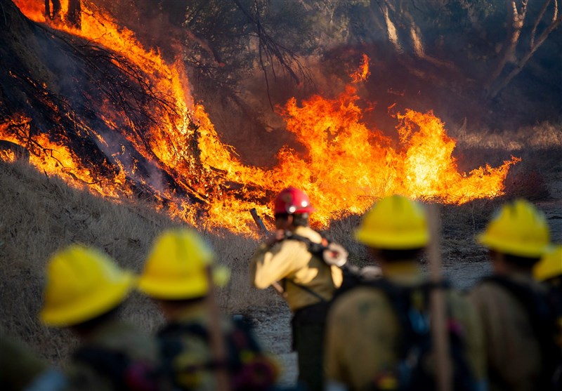 Fast-Moving California Fire Forces Thousands from Homes (+Video)