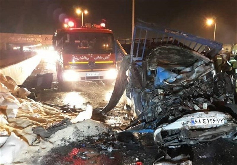 آتش‌سوزی مرگبار دو دستگاه نیسان همراه با 4 زخمی + تصاویر