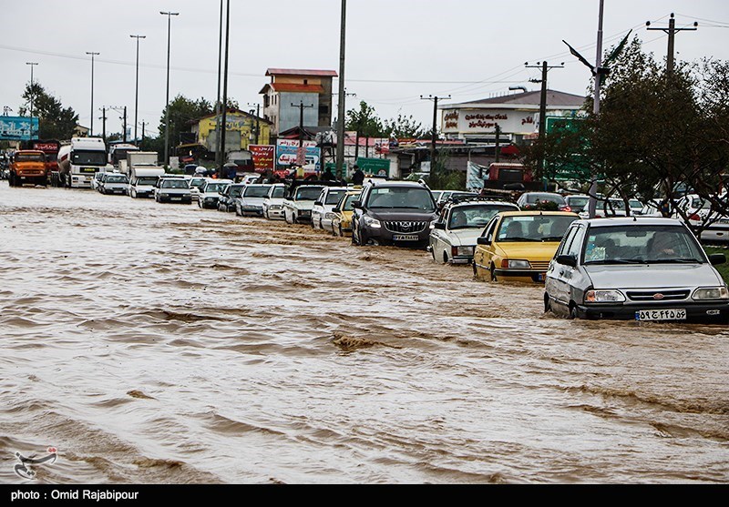 آب‌گرفتگی خیابان‌های اهواز پس از بارش باران در روز گذشته + فیلم