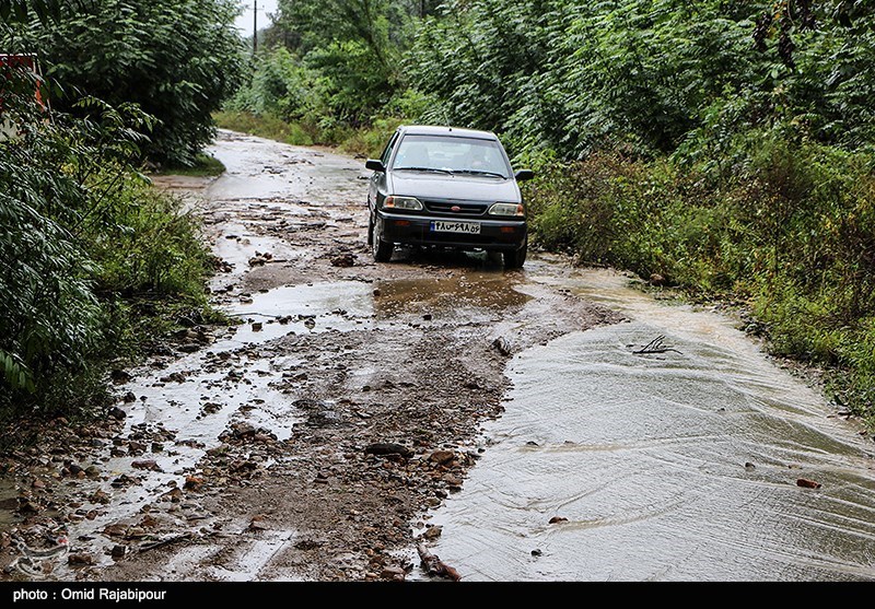 گلستان| آب شرب ‌بخش‌هایی از شهر نوکنده در اثر وقوع سیلاب قطع شد