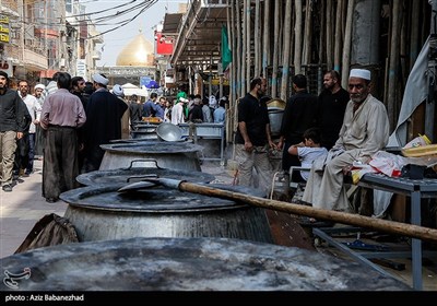 پیاده روی زائران اربعین حسینی در مسیر نجف به کربلا