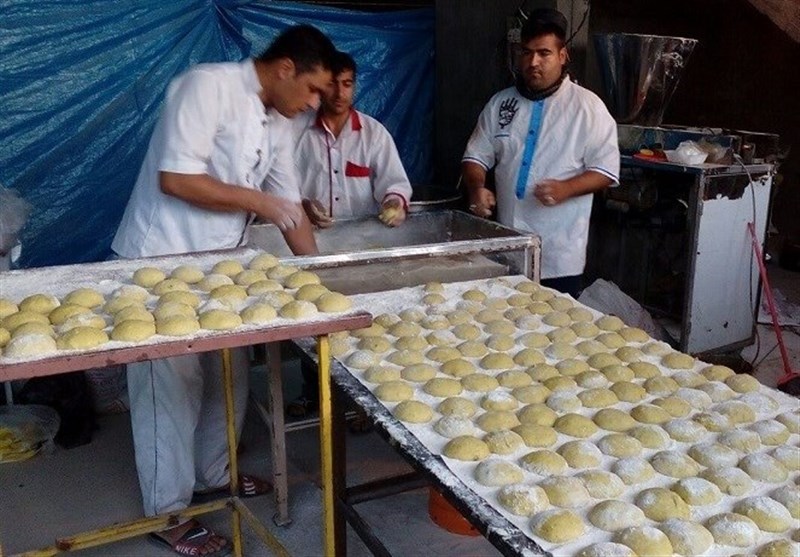 موکب تسنیم لرستان| پخت نان در موکب یالثارات الحسین (ع) دورود