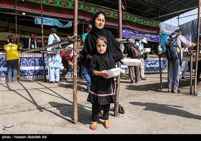 خدمت رسانی به زائران اربعین حسینی در مرز شلمچه