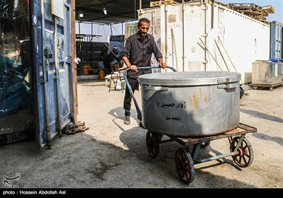 خدمت رسانی به زائران اربعین حسینی در مرز شلمچه